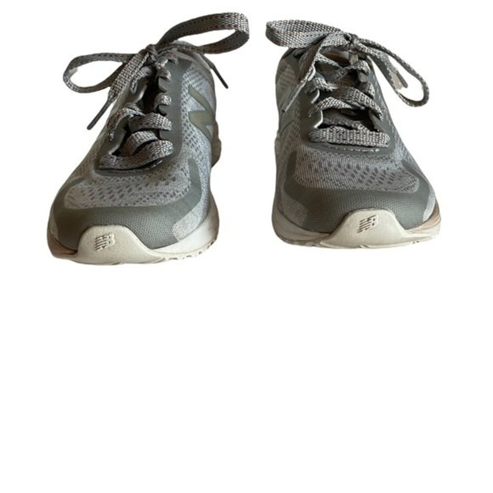 New Balance Arishi Running Sneaker Silver with Lavender White Sole Girls SZ 1